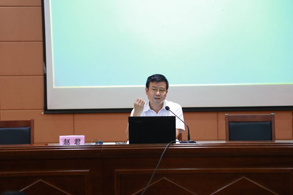 赵君书记为2019年广西高校思想政治理论课教师社会实践研修班授课